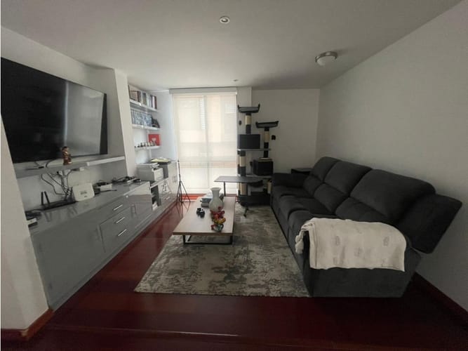 Casa de 5 alcobas en venta en San Jose De Bavaria, Bogotá, 580 m² · foto 3 de 12