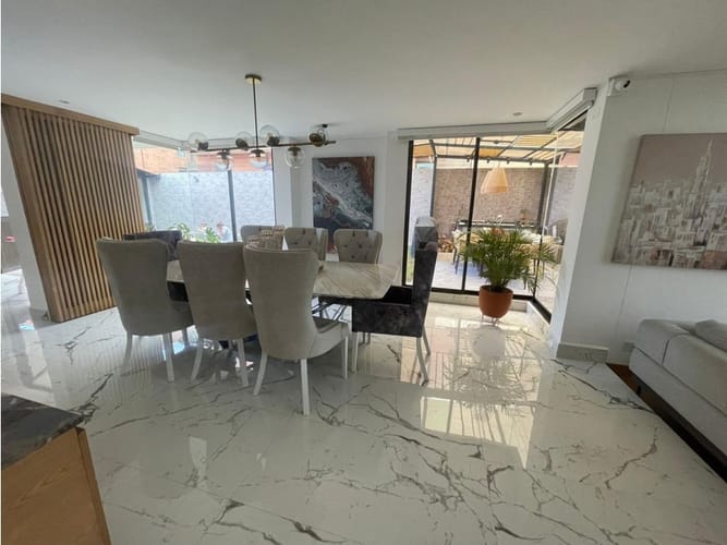 Casa de 5 alcobas en venta en San Jose De Bavaria, Bogotá, 580 m² · foto 9 de 12