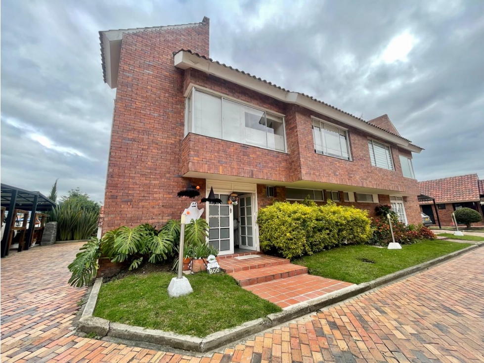 Casa en venta en San Jose De Bavaria, Bogotá · foto 2 de 23