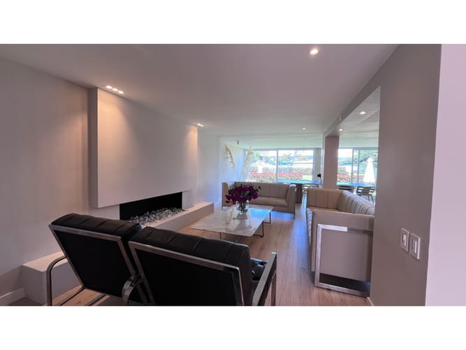 Casa en venta en San Jose De Bavaria, Bogotá · foto 3 de 24