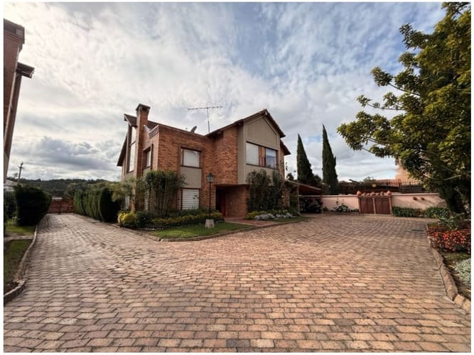 Casa de 6 alcobas en venta en Suba Urbano, Bogotá, 214 m² · foto 4 de 24