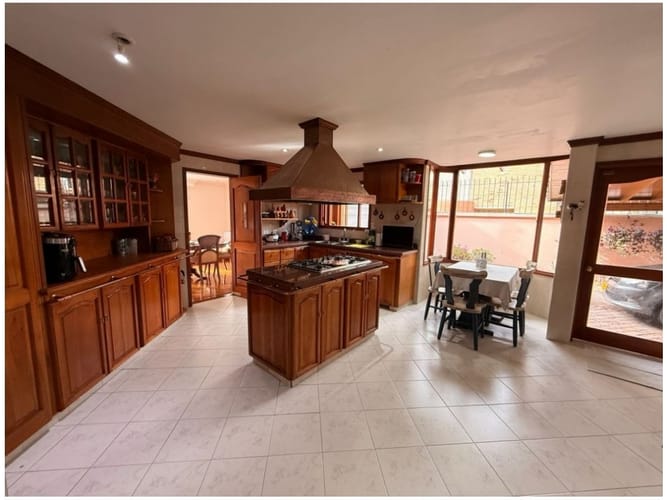Casa de 6 alcobas en venta en Suba Urbano, Bogotá, 214 m² · foto 17 de 24
