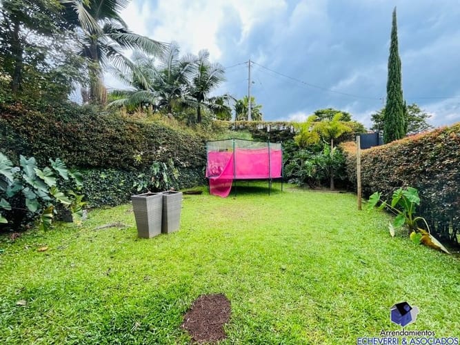Casa de 3 alcobas en venta en Loma Del Chocho, Envigado, 520 m² · foto 4 de 24