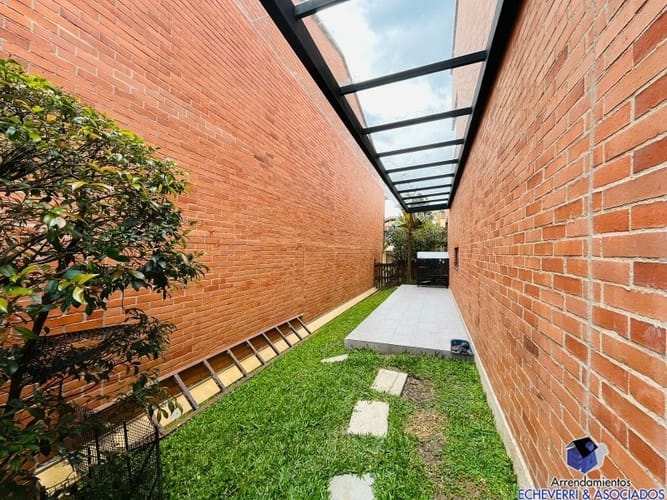 Casa de 3 alcobas en venta en Loma Del Chocho, Envigado, 520 m² · foto 5 de 24