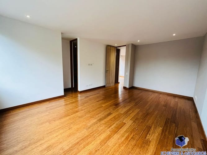 Casa de 3 alcobas en venta en Loma Del Chocho, Envigado, 520 m² · foto 7 de 24