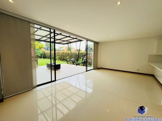 Casa de 3 alcobas en venta en Loma Del Chocho, Envigado, 520 m² · foto 8 de 24