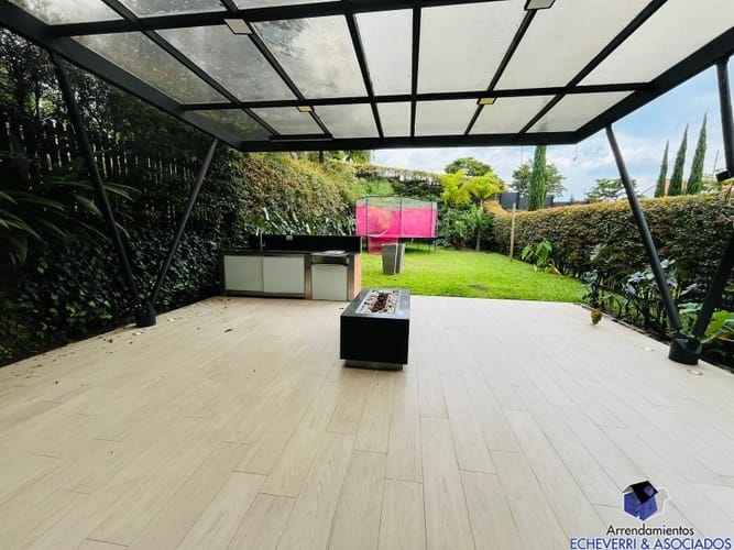 Casa de 3 alcobas en venta en Loma Del Chocho, Envigado, 520 m² · foto 17 de 24