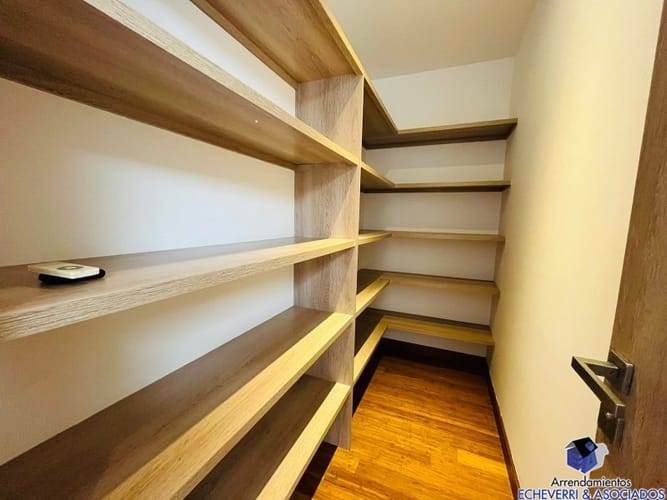 Casa de 3 alcobas en venta en Loma Del Chocho, Envigado, 520 m² · foto 18 de 24