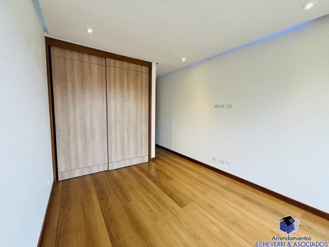 Casa de 3 alcobas en venta en Loma Del Chocho, Envigado, 520 m² · foto 21 de 24