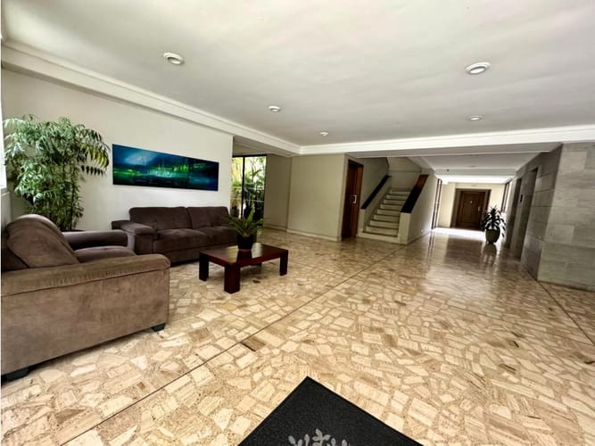 Apartamento de 4 alcobas en venta en Loma Del Campestre, Medellín, 477 m² · foto 3 de 24