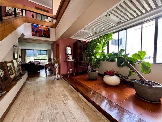 Apartamento de 4 alcobas en venta en Loma Del Campestre, Medellín, 477 m² · foto 5 de 24