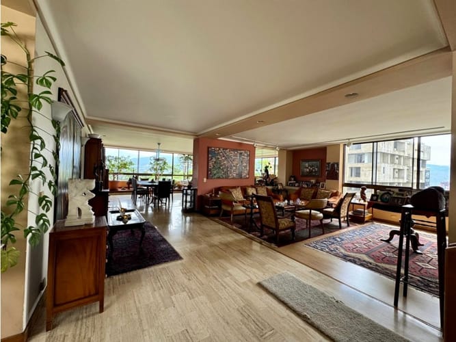 Apartamento de 4 alcobas en venta en Loma Del Campestre, Medellín, 477 m² · foto 7 de 24