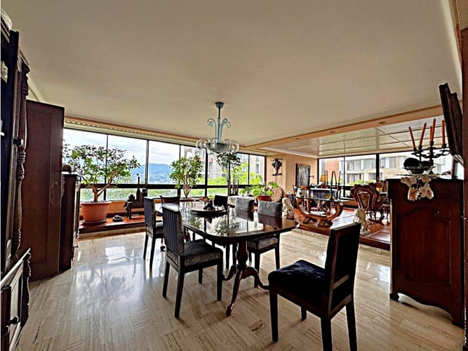 Apartamento de 4 alcobas en venta en Loma Del Campestre, Medellín, 477 m² · foto 9 de 24