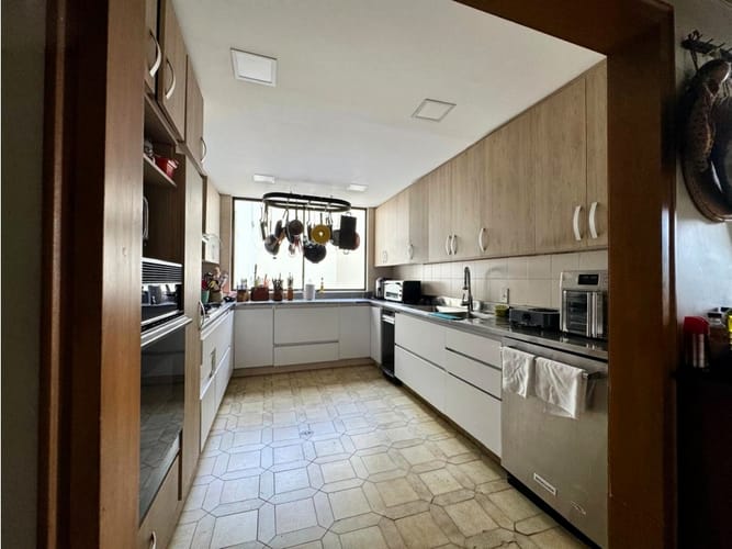 Apartamento de 4 alcobas en venta en Loma Del Campestre, Medellín, 477 m² · foto 11 de 24