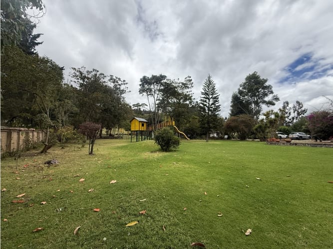 Casa en venta en Laura Vicuña, Chía, 450 m² · foto 2 de 12
