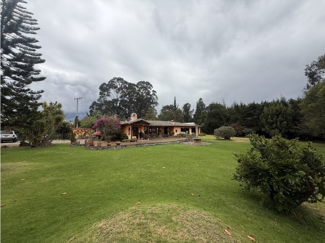 Casa en venta en Laura Vicuña, Chía, 450 m² · foto 5 de 12