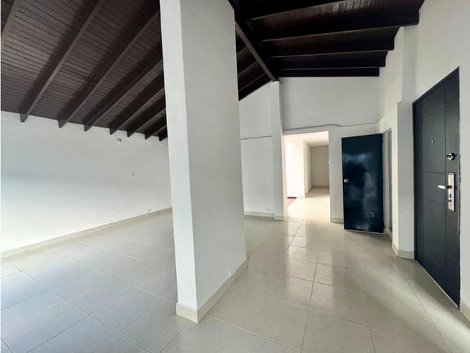 Casa en venta en Manila, Medellín, 331 m² · foto 3 de 13