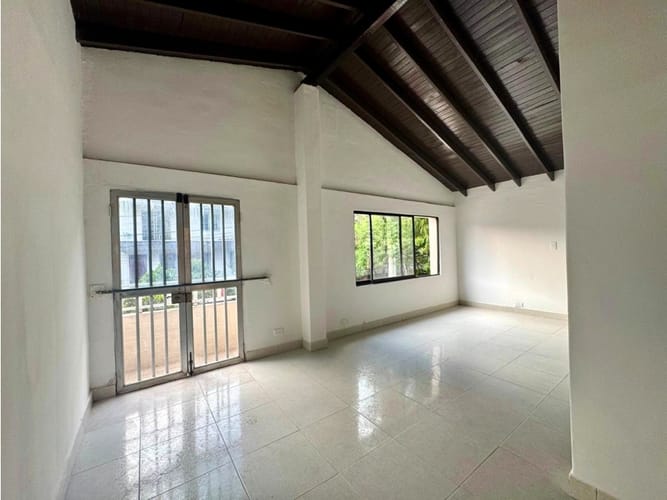 Casa en venta en Manila, Medellín, 331 m² · foto 12 de 13