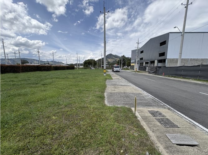 Lote en venta en Guamito, La Ceja, 196 m² · foto 9 de 10