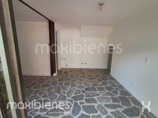 Local en arriendo en Belen Malibu, Medellín, 25 m² · foto 2 de 7