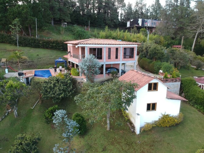 Casa de 3 alcobas en venta en San Luis, Rionegro, 317 m² · foto 1 de 24