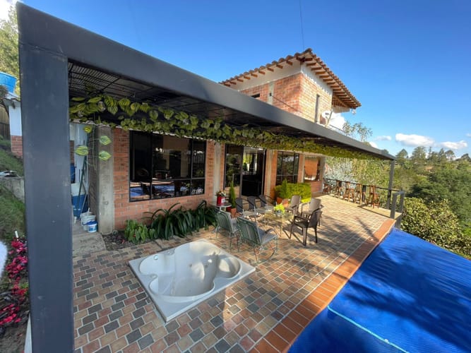 Casa de 3 alcobas en venta en San Luis, Rionegro, 317 m² · foto 2 de 24