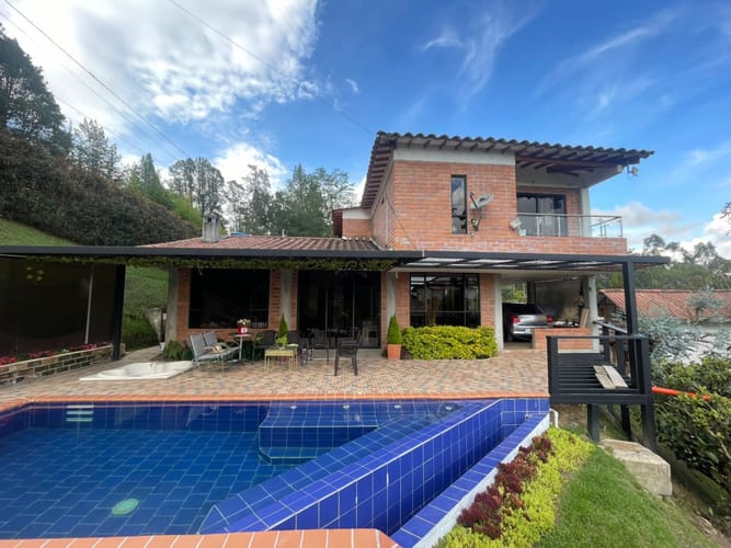 Casa de 3 alcobas en venta en San Luis, Rionegro, 317 m² · foto 3 de 24
