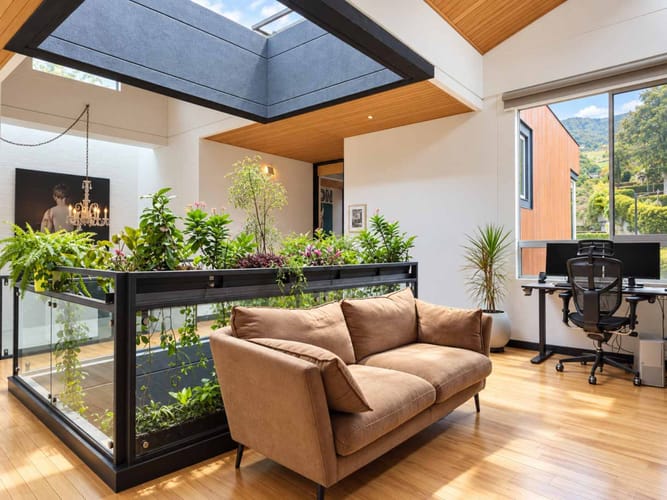 Casa de 3 alcobas en venta en Loma Del Chocho, Envigado, 310 m² · foto 2 de 24