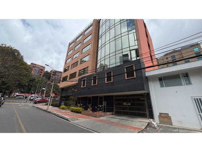Oficina en Arriendo en Santa Barbara, Bogotá