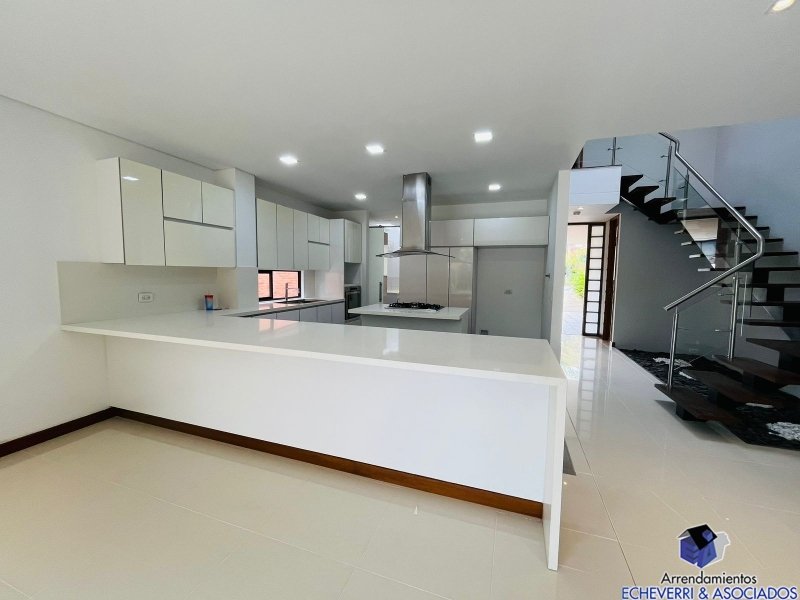 Casa en Arriendo en Loma del Chocho, Envigado en Envigado, de Arrendamientos Echeverri y Asociados