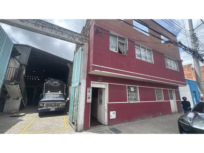 Casa de 5 alcobas en venta en Claret, Bogotá, 178 m² · foto 2 de 21