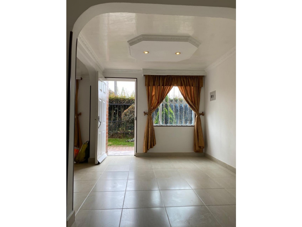 Casa en venta en Fontibon, Bogotá · foto 2 de 14