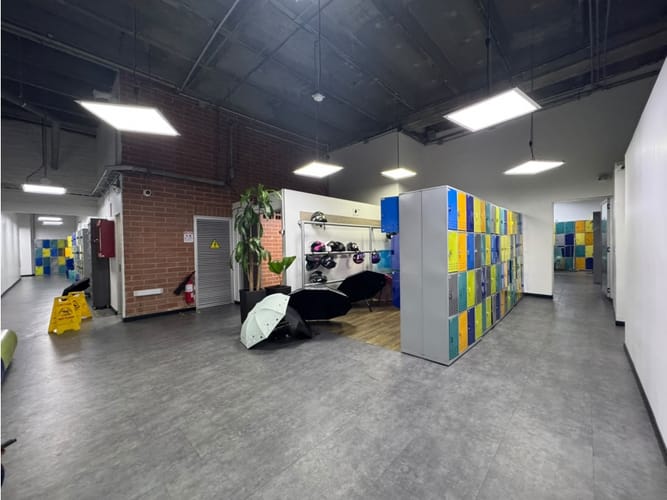 Oficina en arriendo en Shellmar, Medellín, 1500 m² · foto 2 de 24