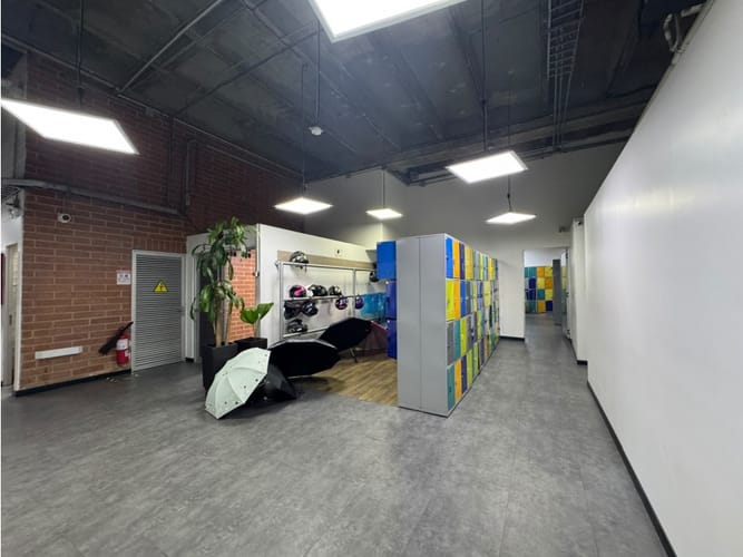 Oficina en arriendo en Shellmar, Medellín, 1500 m² · foto 3 de 24