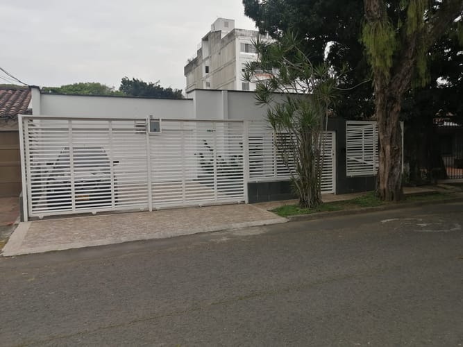 Casa de 7 alcobas en venta en Ciudad Jardin, Cali, 352 m² · foto 8 de 9