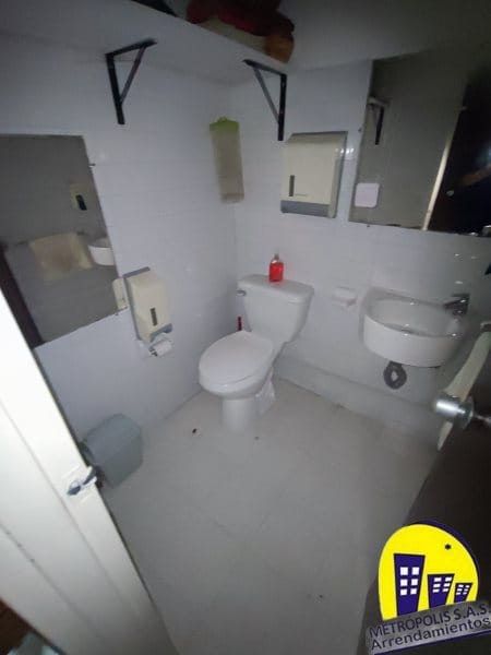 Oficina en arriendo en Popular, Medellín, 100 m² · foto 10 de 24