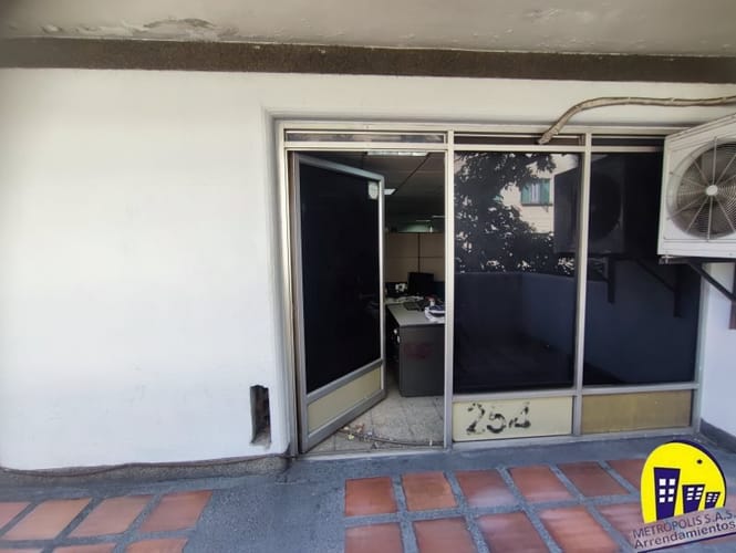 Oficina en arriendo en Popular, Medellín, 100 m² · foto 22 de 24