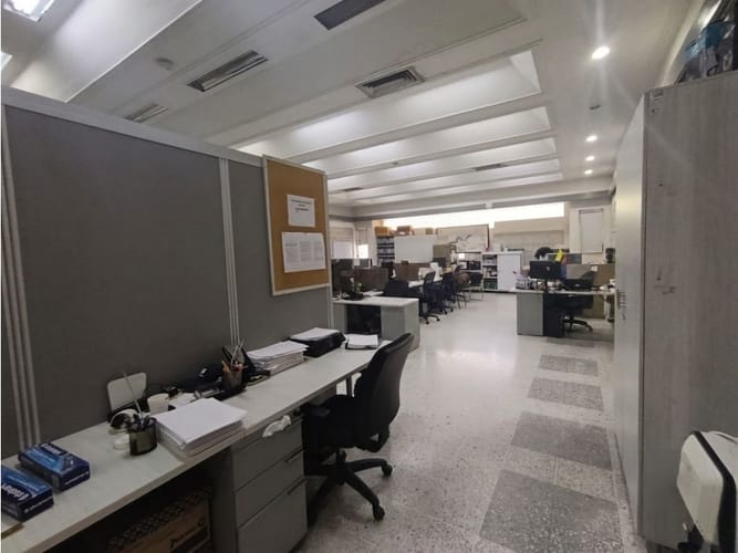 Oficina en venta en Prados De Sabaneta, Sabaneta, 700 m² · foto 3 de 9