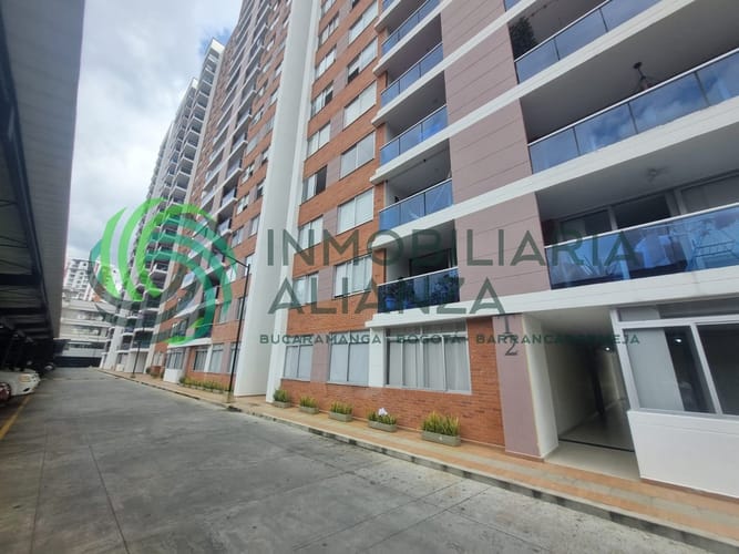 Apartamento de 3 alcobas en venta en El Recreo, Floridablanca, 84 m² · foto 2 de 24