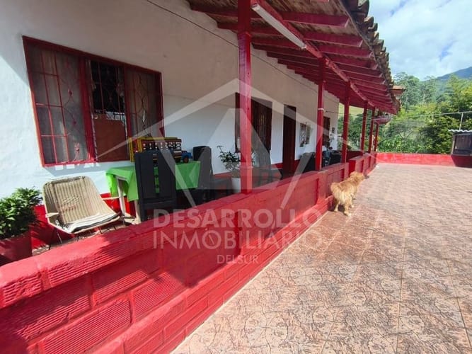 Casa de 4 alcobas en venta en Loma De La Doctora, Sabaneta, 612 m² · foto 2 de 15