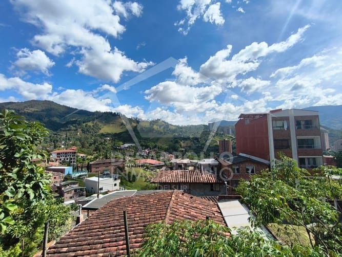 Casa de 4 alcobas en venta en Loma De La Doctora, Sabaneta, 612 m² · foto 13 de 15