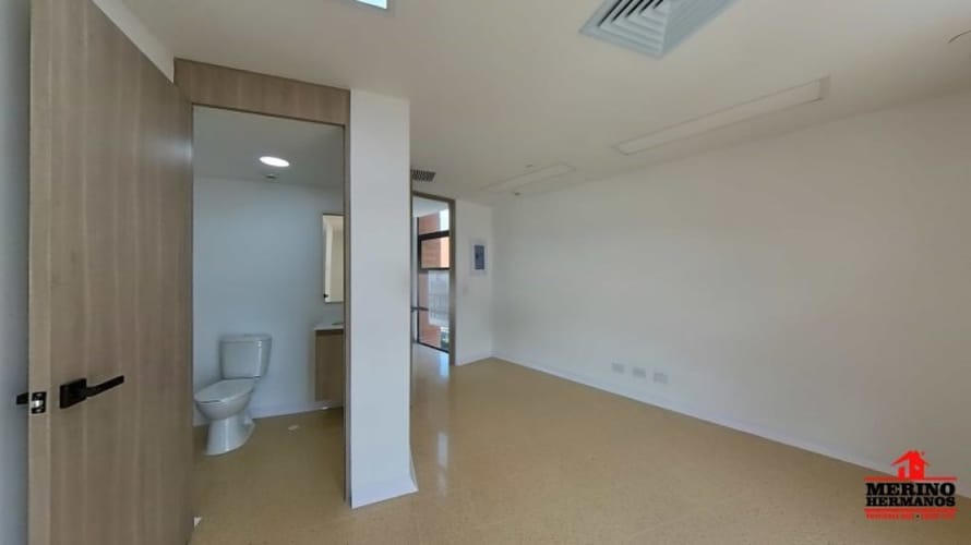 Consultorio en arriendo en El Poblado, Medellín, 32 m² · foto 5 de 15