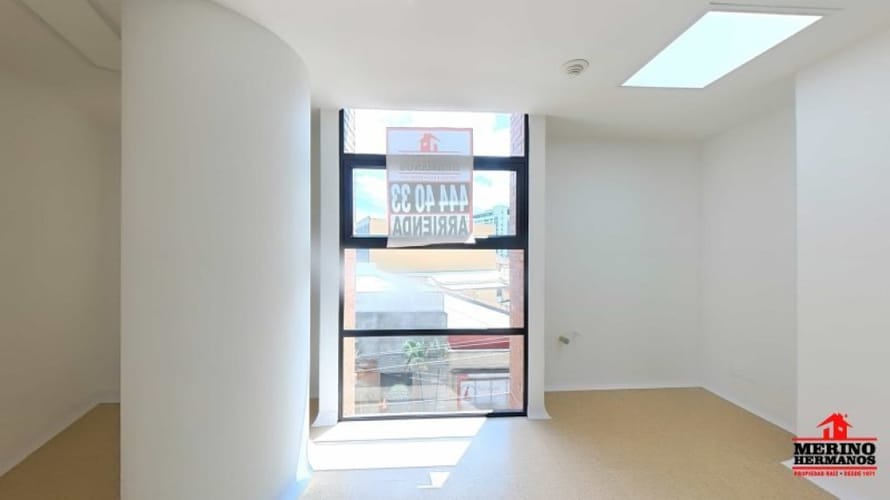 Consultorio en arriendo en El Poblado, Medellín, 32 m² · foto 8 de 15