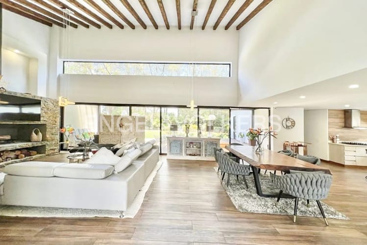 Casa de 5 alcobas en venta en Guayabito, Rionegro, 450 m² · foto 3 de 9