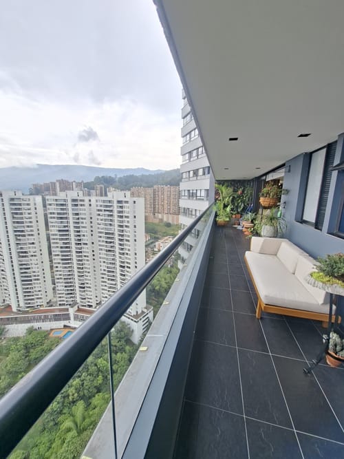 Apartamento de 3 alcobas en venta en Loma Del Indio, Medellín, 111 m² · foto 2 de 8