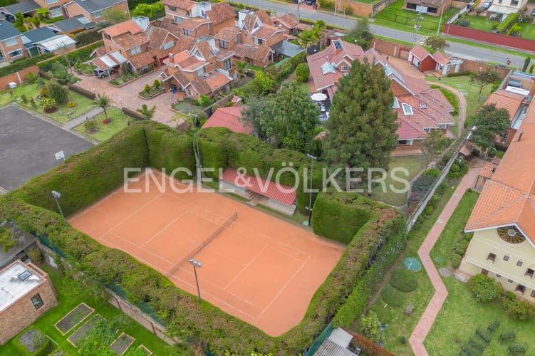 Casa de 5 alcobas en venta en San Jose De Bavaria, Bogotá, 700 m² · foto 19 de 20