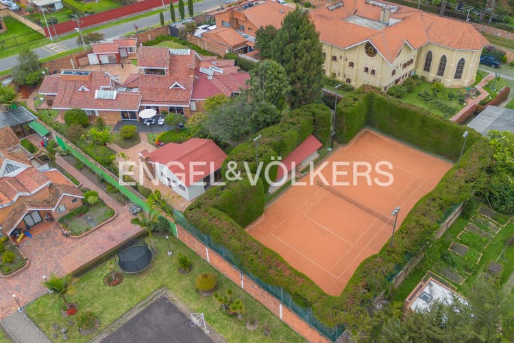 Casa de 5 alcobas en venta en San Jose De Bavaria, Bogotá, 700 m² · foto 16 de 20