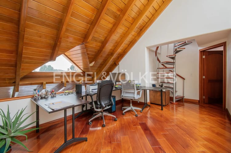 Casa de 5 alcobas en venta en San Jose De Bavaria, Bogotá, 700 m² · foto 14 de 20
