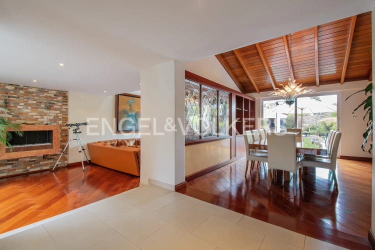 Casa de 5 alcobas en venta en San Jose De Bavaria, Bogotá, 700 m² · foto 2 de 20