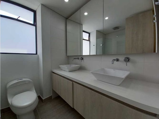 Apartamento de 3 alcobas en arriendo en Loma De Las Brujas, Envigado, 147 m² · foto 5 de 22